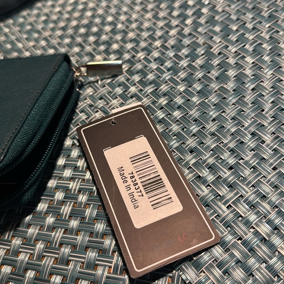 NWT Genuine Leather RFID Women's Wallet - Green - Picture 5 of 5